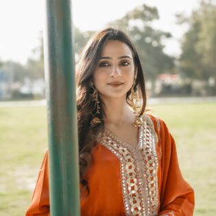 Noor-e-Zamrud – Mirror Work Festive Kurta Set