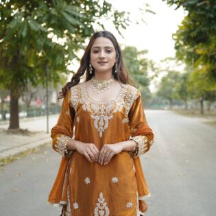 Surkh Saanjh – Embroidered Festive Kurta Set